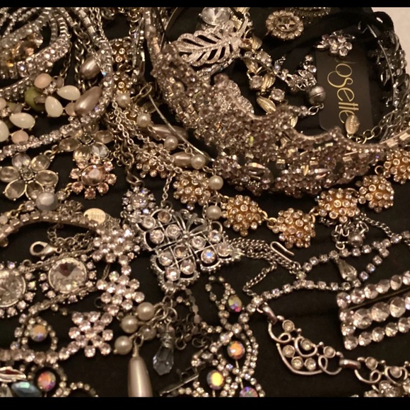 HUGE 4 LBS Vintage Now Jewelry Lot- MASSIVE Inventory PREMIUM MYSTERY BOX - Picture 3 of 14